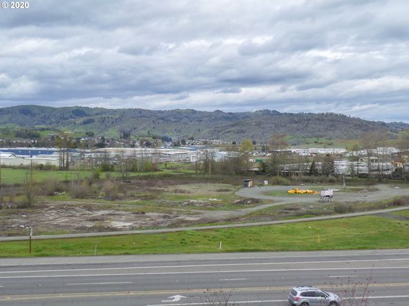 4553 Old Highway 99 S, Roseburg, OR 97471